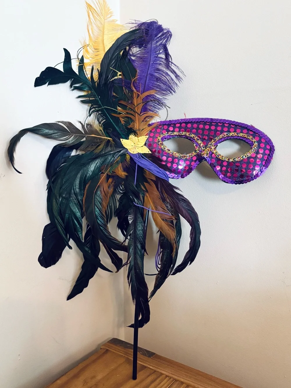 VTG Y2K Mardi Gras Feathered Purple Sequin Masquerade Mask